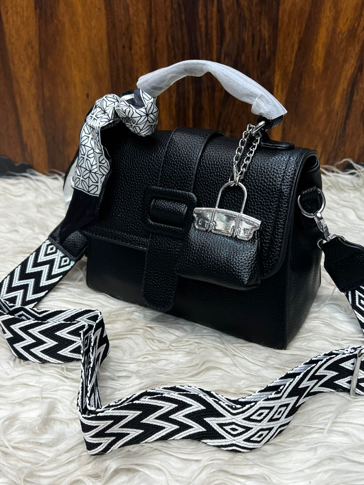 HANDS BAG
